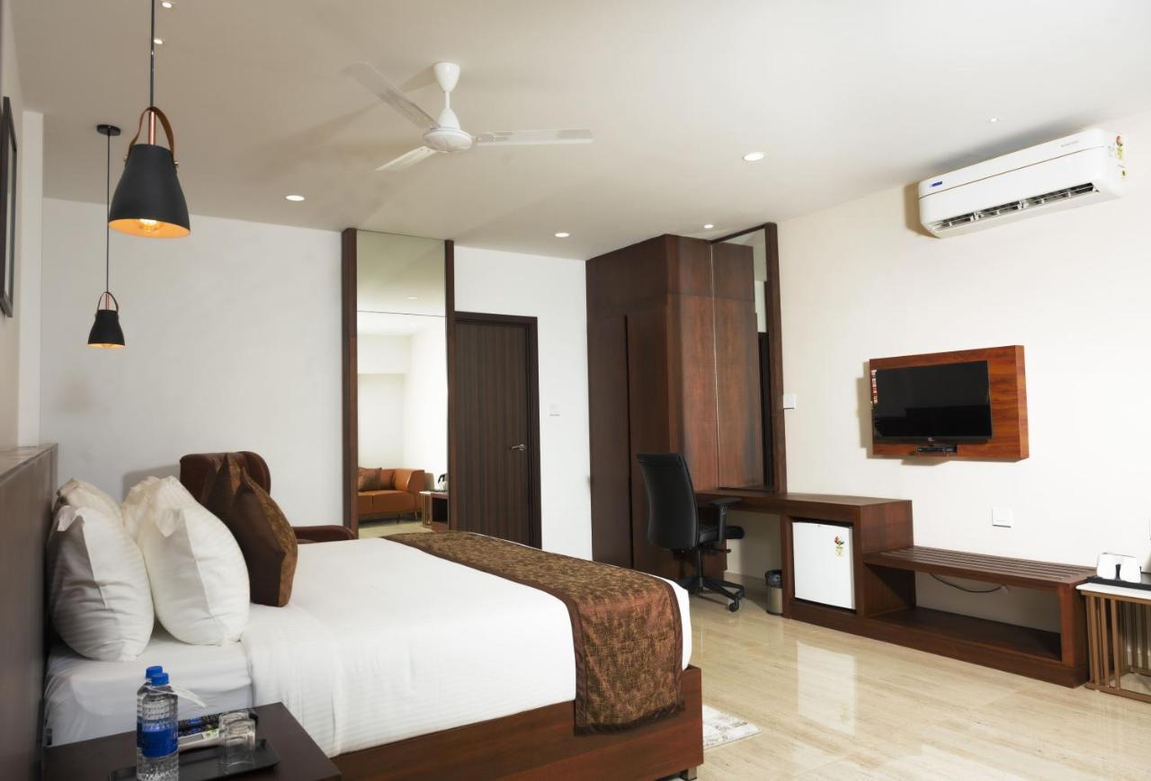 The Runway Hotel Kochi Exteriér fotografie