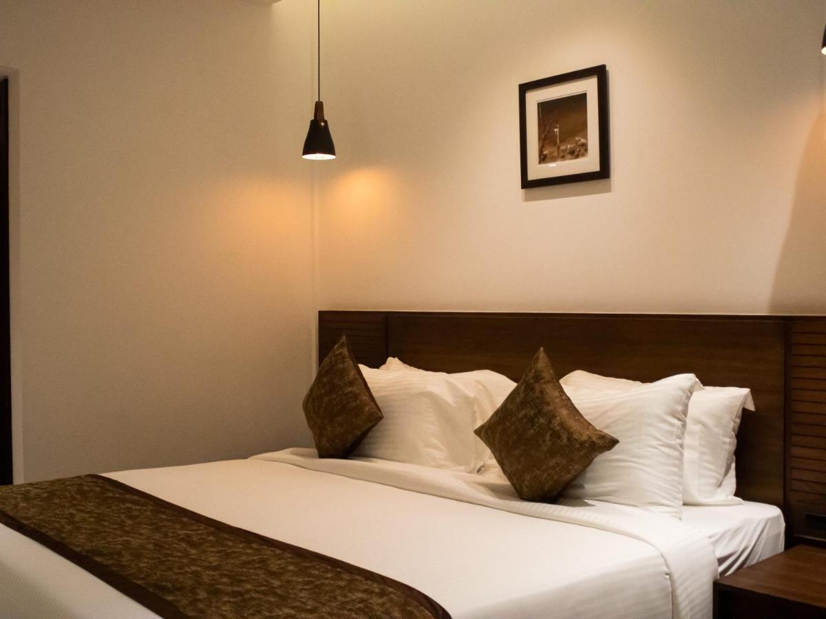 The Runway Hotel Kochi Exteriér fotografie