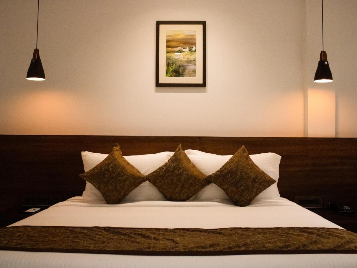 The Runway Hotel Kochi Exteriér fotografie