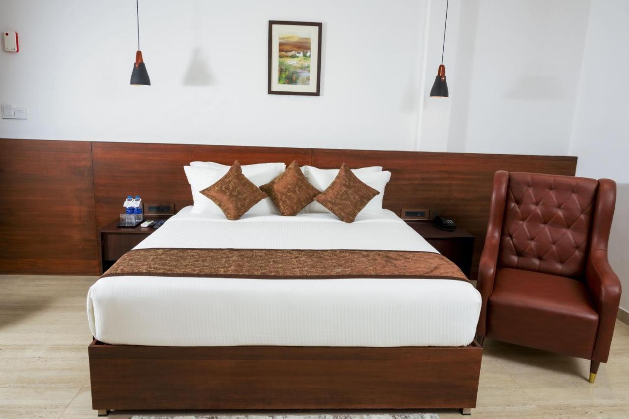 The Runway Hotel Kochi Exteriér fotografie
